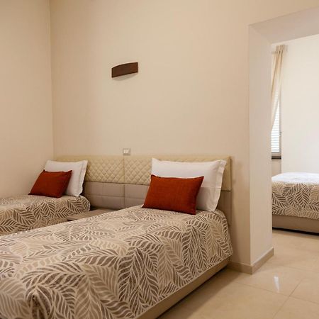 Opera 5 Hotel Наполи Екстериор снимка