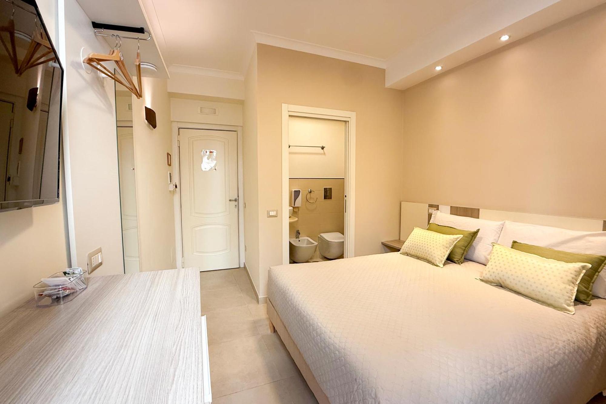 Opera 5 Hotel Наполи Екстериор снимка