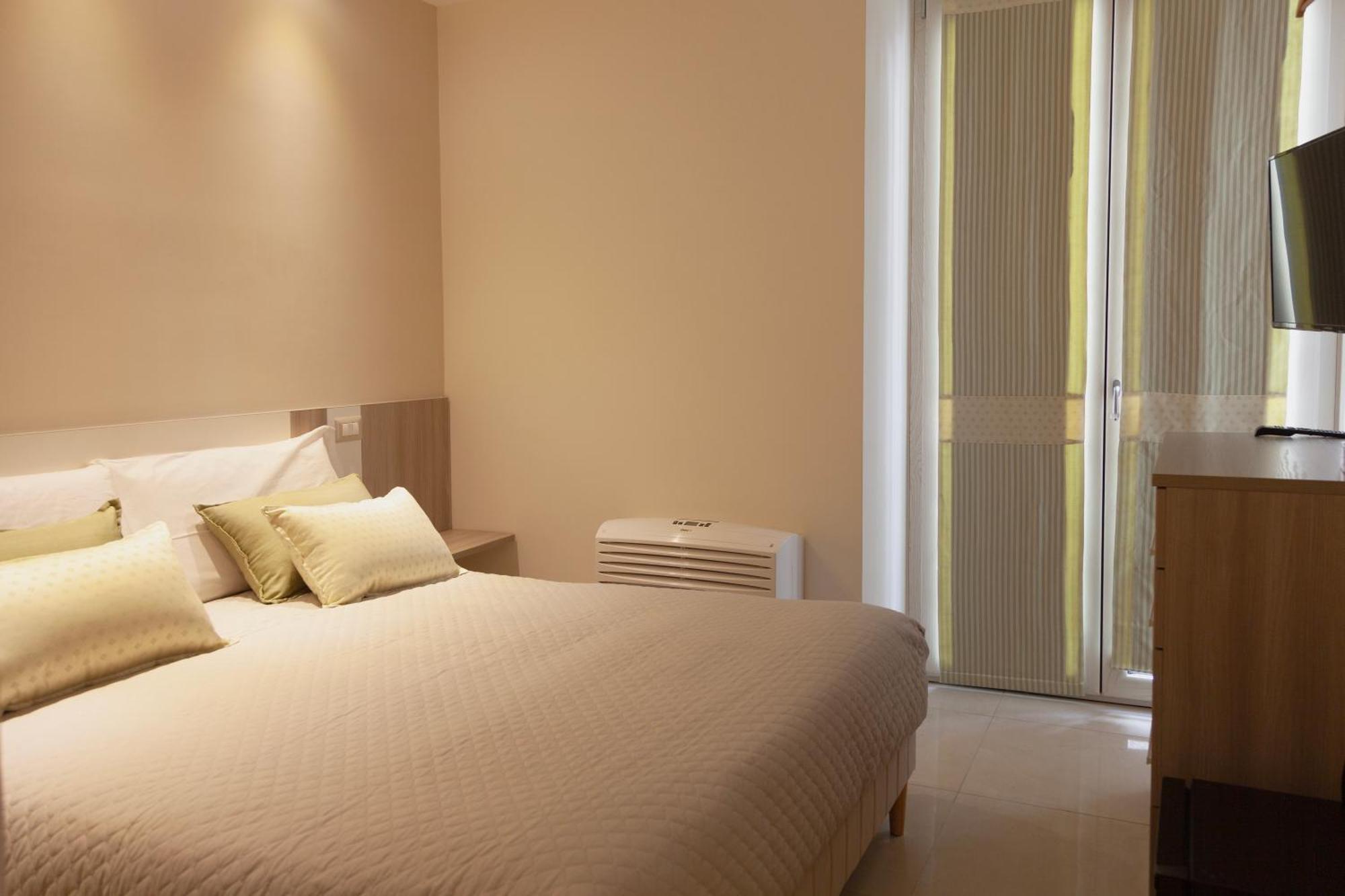 Opera 5 Hotel Наполи Екстериор снимка