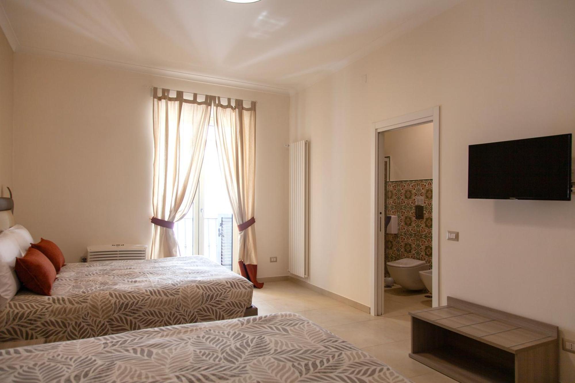 Opera 5 Hotel Наполи Екстериор снимка
